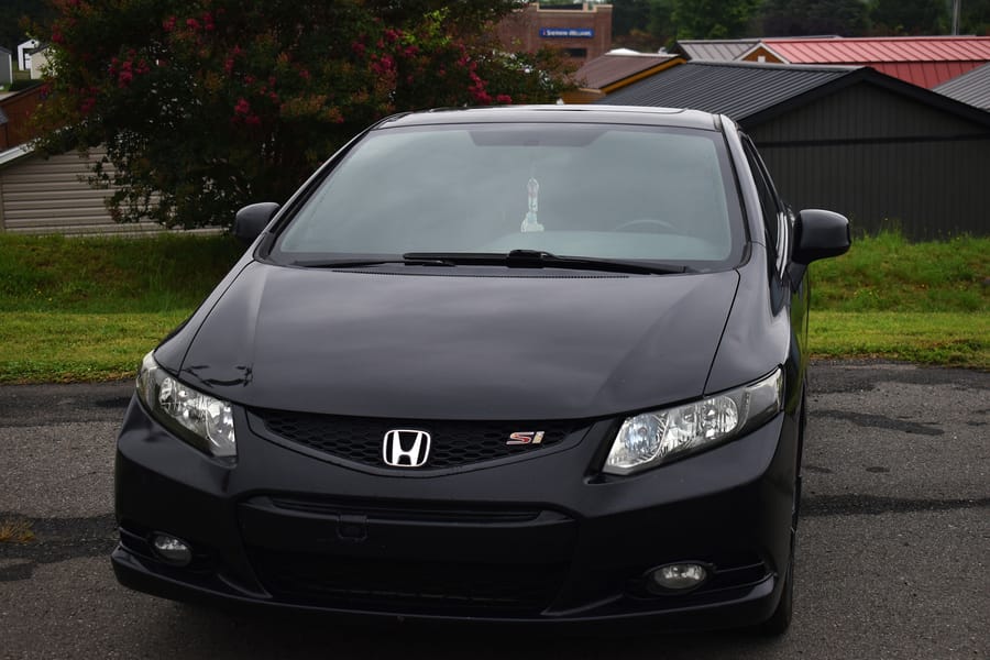 Black ninth gen Honda Civic Si at the car meet at Eats on 601 in Mocksville NC