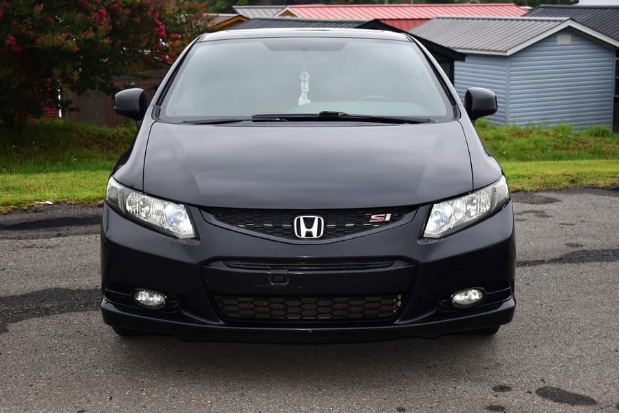 White ninth gen Honda Civic Si parked with the meet crowd at Eats on 601 in Davie County