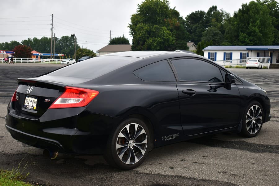 White ninth gen Honda Civic Si parked with the meet crowd at Eats on 601 in Davie County