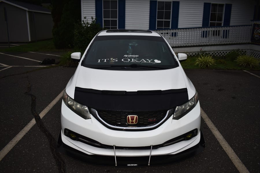 White ninth gen Honda Civic Si parked with the meet crowd at Eats on 601 in Davie County